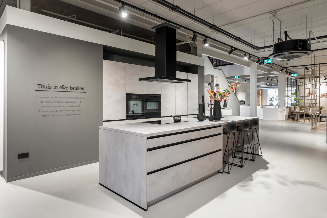 Moderne Grijze Keuken Met Eiland 1